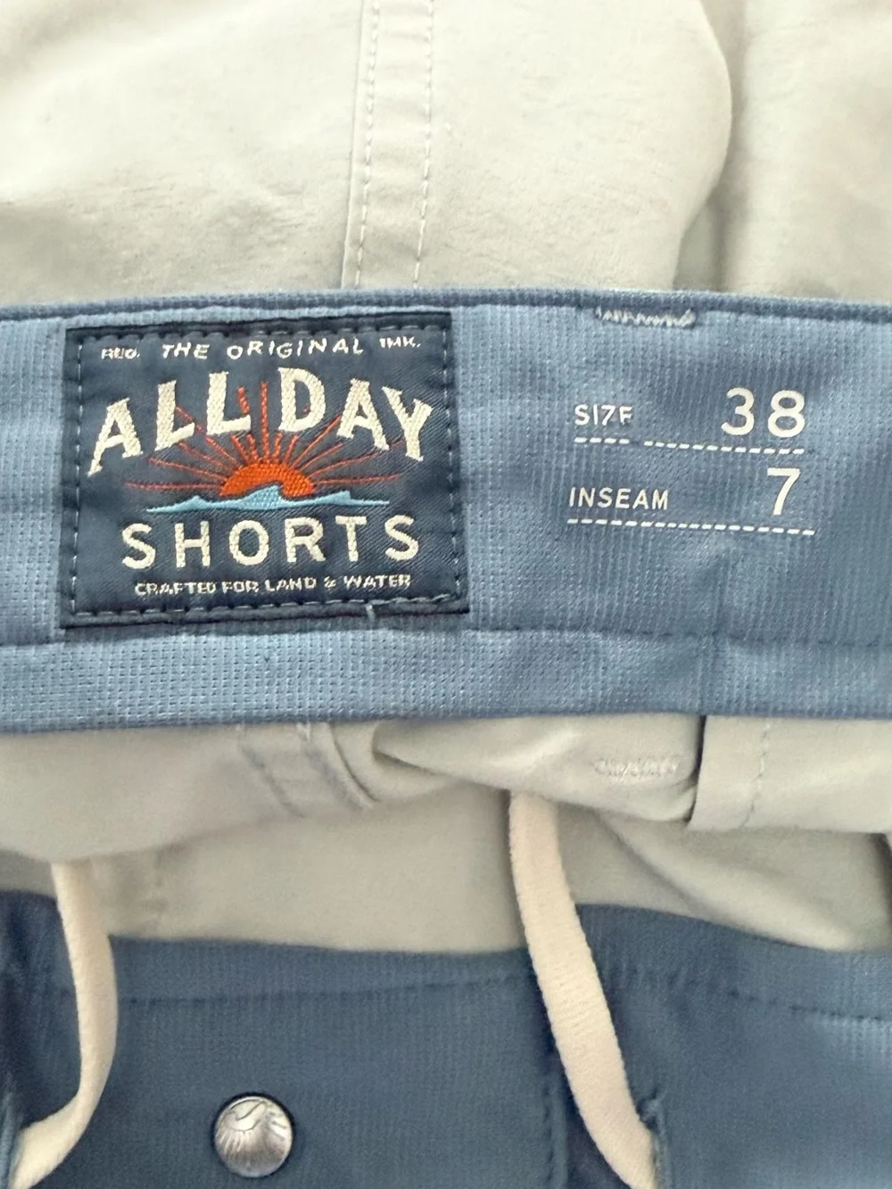 Faherty | All Day Belted Shorts | Cream | Waist 38” Inseam 7”
